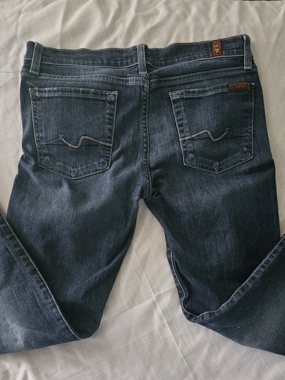Women's Dark Blue Skinny Jeans with Back-Pocket Stitching